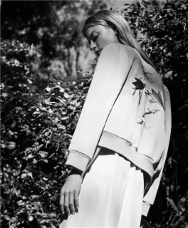 ✨ f9f3c169 패션, 여성, 재킷, 원피스, 자연, 흑백 telegram sticker