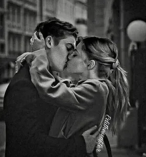 🌟 11eb40ab Ediththessafter поцелуй, пара, любовь, романтика, люди, нежность, черно-белый whatsapp sticker