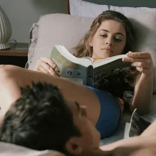 🌾 29e2a468 чтение, книга, кровать, пара, отдых whatsapp sticker