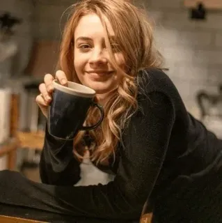 🍼 634efc06 женщина, человек, чашка, в помещении, портрет, улыбка whatsapp sticker