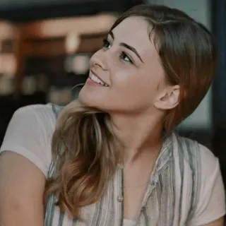 🌾 88008ff7 женщина, портрет, улыбается, человек, красивая, милая whatsapp sticker