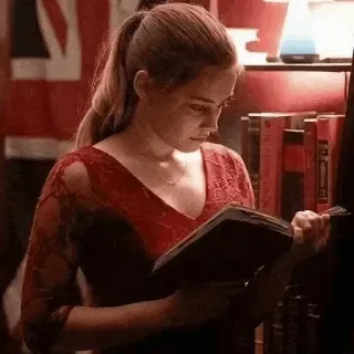 🖤 a62b3350 женщина, чтение, книга, красное платье, библиотека, в помещении whatsapp sticker