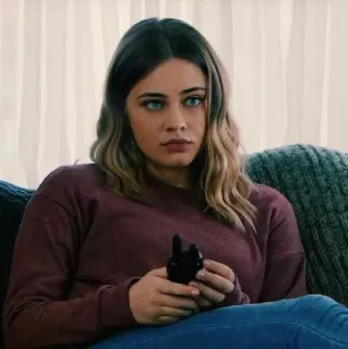 🦄 eb502b82 женщина, сидящая, повседневная, в помещении, женский, свитер whatsapp sticker