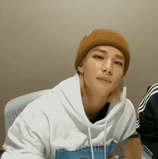 🪡 7a705093 man, portrait, beanie, hoodie telegram sticker