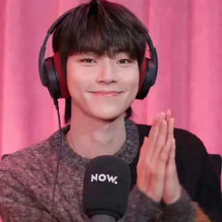 🥶 dc1574aa NOW. Человек, Мужчина, Наушники, Микрофон, Подкаст whatsapp sticker