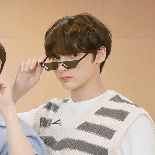 😶 94ad4f73 orang, kacamata hitam, potret, korea, idola, pria telegram sticker