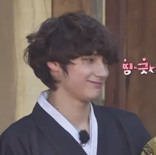 😉 f6e4c767 퓽긋 Korea, pria, orang, senyum, rambut cokelat telegram sticker