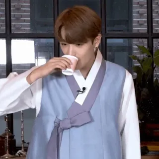 🍇 b74c39bb đàn ông, uống, trang phục truyền thống, trà, Hàn Quốc, hanbok telegram sticker