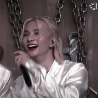 🍳 fc9c4d48 pessoa, microfone, cantando, retrato, rindo telegram sticker