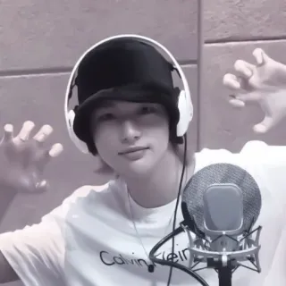 💗 718d94aa telegram sticker