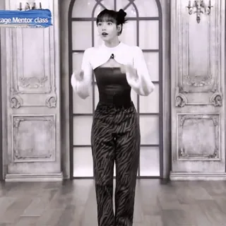 🍋 74f13f3a Lisa Stage Mentor class Lisa, Blackpink, Tanzen, Mentor, Performance, Promi telegram sticker