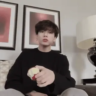 👨‍🍼 2932f433 person, eating, indoor, portrait, apple telegram sticker