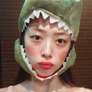 😜 6a6710a5 mujer, sombrero de dinosaurio, disfraz, retrato telegram sticker