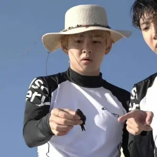 😱 52966a28 homem, chapéu, praia, descoberta, roupa de banho, oceano telegram sticker