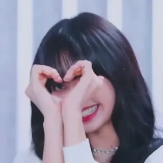 🍸 54ad62e8 女人, 肖像, 人物, 爱心手势, 微笑 whatsapp sticker