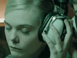 🎧 593af2ce femme, casque, écoute, musique, portrait telegram sticker