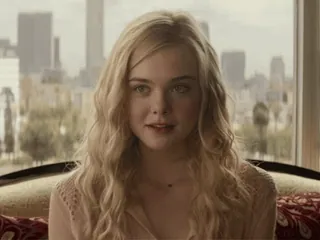 ☺️ e5beedd9 femme, blonde, portrait, actrice, ville, jolie, femme telegram sticker