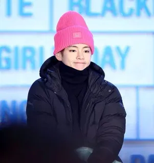 ✨ 34392ae6 V V, BTS, K-pop, Ca sĩ, Thần tượng, Hàn Quốc, Mũ hồng telegram sticker