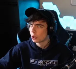 🌟 3e85cb50 PXRPOSE pessoa, homem, usando, chapéu, fones de ouvido, moletom com capuz telegram sticker