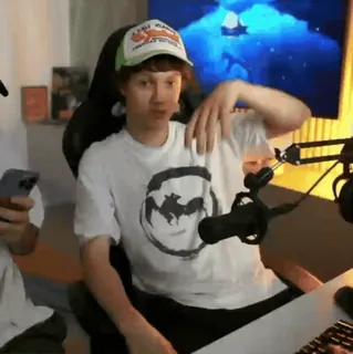 🌟 d65324ed telegram sticker