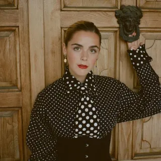 😍 a79bea7b 여자, 인물 사진, 패션, 스타일, 키어넌 십카, 물방울 무늬 whatsapp sticker