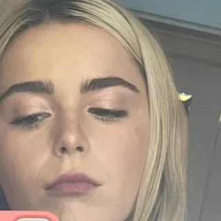 🥳 cbcea039 셀카, 여자, 인물 사진, 금발, 얼굴, 젊은 성인 whatsapp sticker