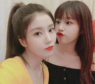 💙 30a787d6 mulheres, retrato, selfie, feminino, meninas, amizade telegram sticker