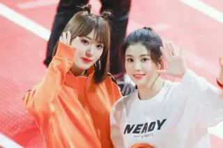 💙 d5bfb8a5 NERDY mulheres, meninas, kpop, asiática, sorriso, amizade telegram sticker