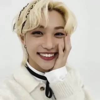 😁 d7a24050 Felix kpop, idol, porträt, lächeln telegram sticker