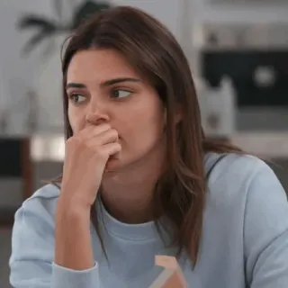 ✨ 80d64fe8 Kendall Jenner retrato, mulher, celebridade, expressão, pessoa, pensativo whatsapp sticker