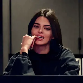 ✨ b600fb16 Kendall Jenner celebridade, modelo, mulher, retrato whatsapp sticker