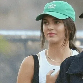 ✨ d6446ee6 LIVIN' COOL chapéu, verde, mulher, casual, moda, legal whatsapp sticker