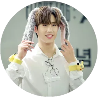 🐰 68927e00 人, 微笑, 眼镜, 皮卡丘 telegram sticker