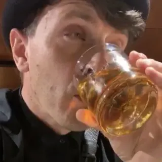 🥃 f28563fb pria, minum, topi, alkohol, minuman, gelas, potret telegram sticker