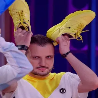 🗿 2751c4ff pria, sepatu kets kuning, sepatu, potret, lucu, penutup kepala telegram sticker