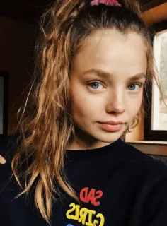 👣 4204f1f5 Sad Girls filles tristes, portrait, femme, pull, fille whatsapp sticker