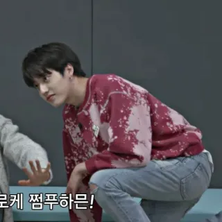 🦦 b584dfb0 로케 쀼뿌하먄! korean, person, man, casual, outdoors whatsapp sticker