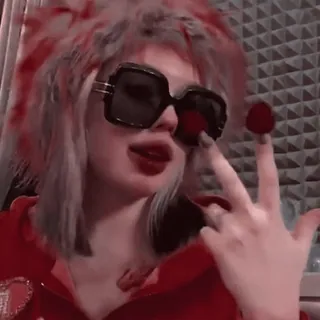 🍷 fd43c9a3 mujer, gafas de sol, dedo corazón, gesto, actitud whatsapp sticker