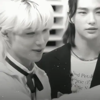 🌼 213ec83e Red Petals
Esthetic (F
Esthetic N whatsapp sticker