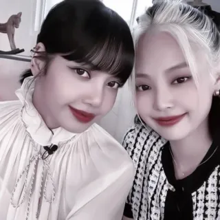 🏹 b6ad7105 selfie, vrouw, portret, meisjes, vrienden, schattig telegram sticker