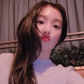 🥥 0648ea8b femme, portrait, selfie, personne, fille, intérieur, visage telegram sticker