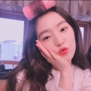 🌸 4a9fd3cd Irene kpop, célébrité, beauté, femme, mignon, asiatique, bigoudis telegram sticker