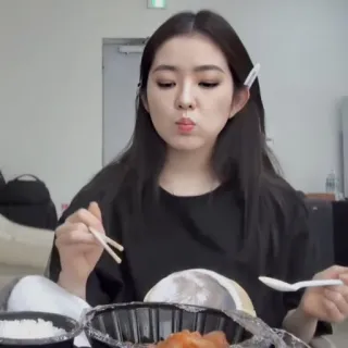 🍽 5bf24260 Essen, Essen, Frau, Essstäbchen, Löffel, Asiatisches Essen, Reis, Schüssel telegram sticker