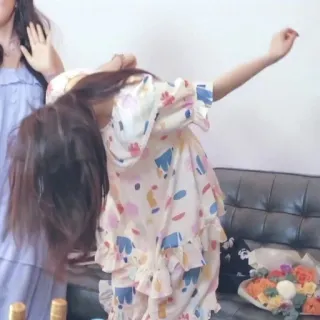 🙇‍♀ b0d63840 Frau, Mädchen, Pose, Outfit, Innenraum, Zimmer telegram sticker