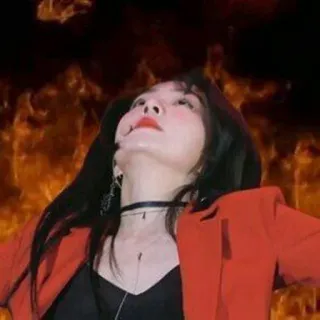 🔥 cd730ab3 Frau, roter Anzug, schwarze Haare, Feuer, Porträt, Person, weiblich telegram sticker