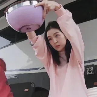 🤨 f48e9e70 Frau, Schüssel, Kochen, Rosa, Küche telegram sticker