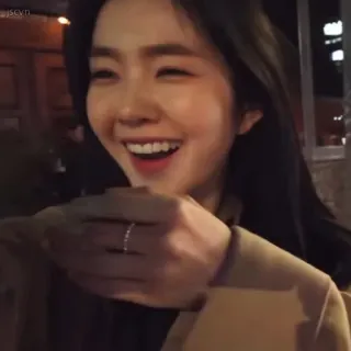 🧚‍♀ 0694abdd kobieta, uśmiechnięta, pierścionek, radosna, osoba, portret telegram sticker