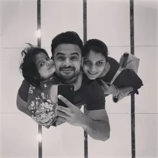 🤗 b58ba4e7 family, selfie, portrait, people, child, mother, father telegram sticker