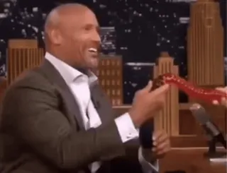 🤨 9a1f8151 Dwayne Johnson Dwayne Johnson, The Rock, attore, celebrità, talk show, completo, sorridente telegram sticker