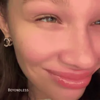 🌟 aa826ca0 BEYONDLESS wanita, wajah, kecantikan, makeup, gadis telegram sticker